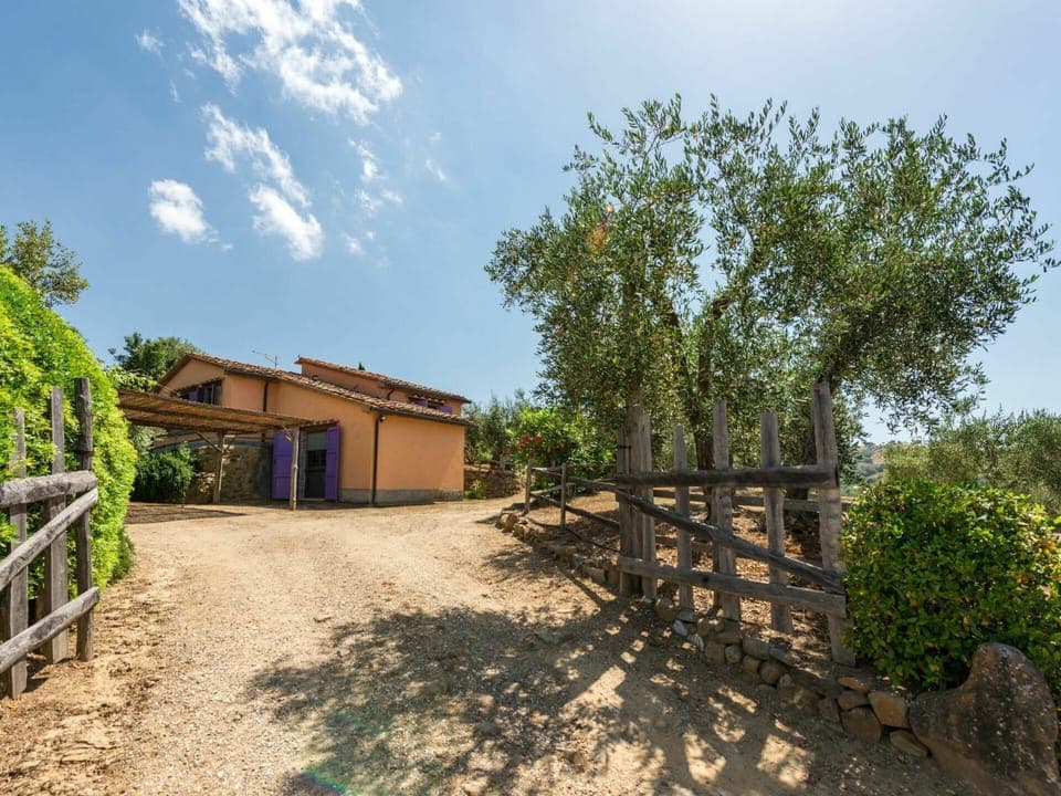 Sky, Plant, Cloud, Plant Community, Ecoregion, Natural Landscape, Building, Land Lot, Tree, House