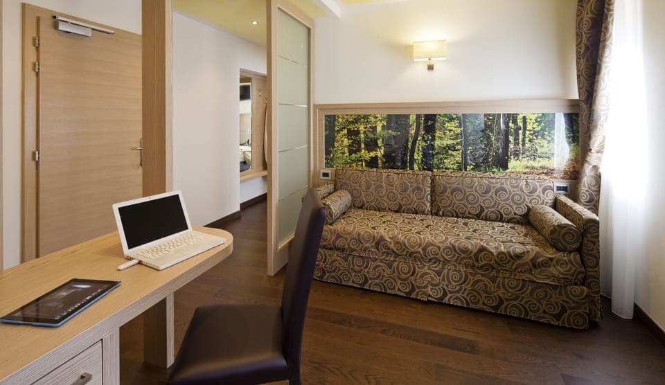 Suite | Minibar, desk, soundproofing, free WiFi