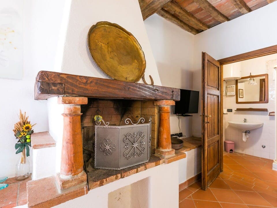 Property, Plant, Wood, Cabinetry, Interior Design, Building, Floor, Flooring, Hardwood, Countertop