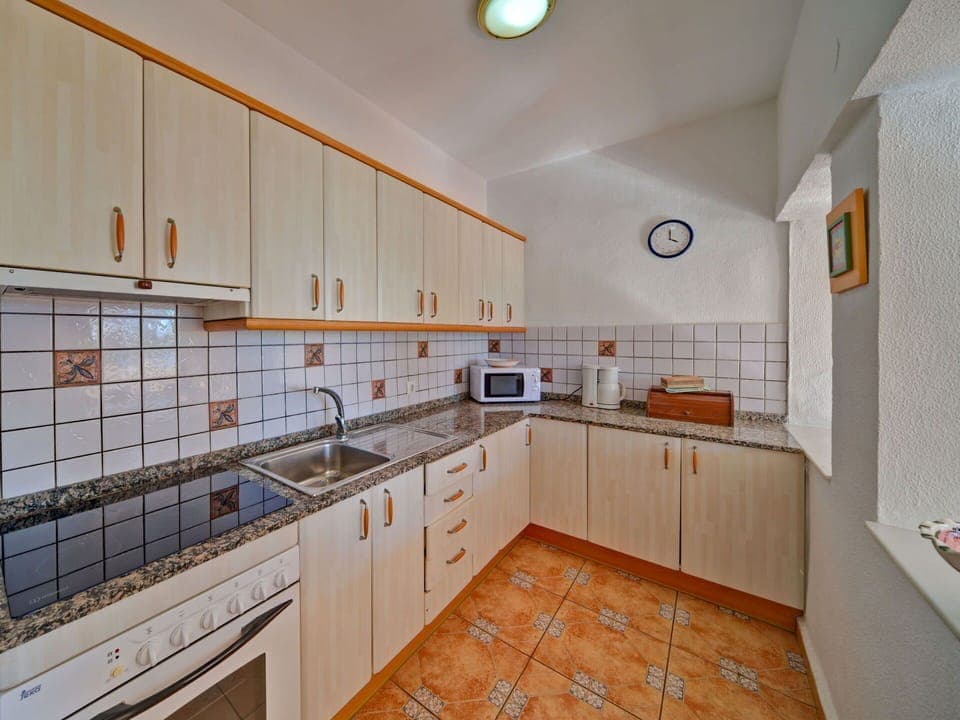 Cabinetry, Countertop, Furniture, Sink, Property, Tap, Kitchen, Plumbing Fixture, Kitchen Sink, Wood