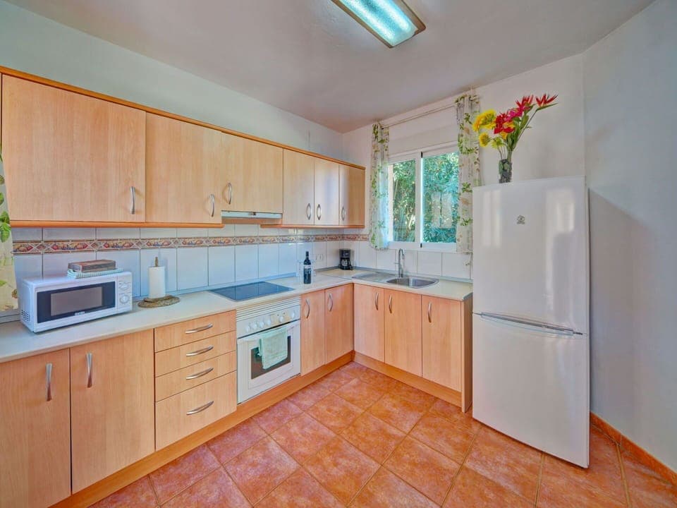 Cabinetry, Property, Countertop, Sink, Building, Drawer, Kitchen Appliance, Kitchen Sink, Home Appliance, Interior Design