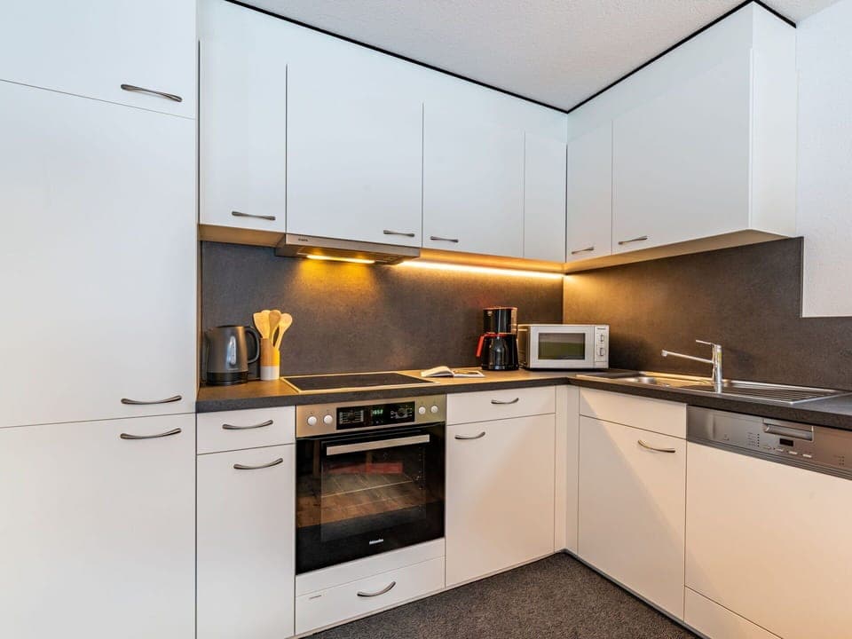 Countertop, Cabinetry, Property, Kitchen Stove, Kitchen Appliance, Home Appliance, Kitchen, Building, Wood, Lighting