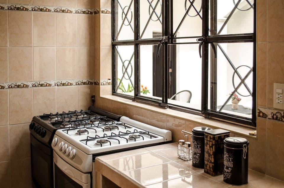 Oven, stovetop, blender, coffee grinder