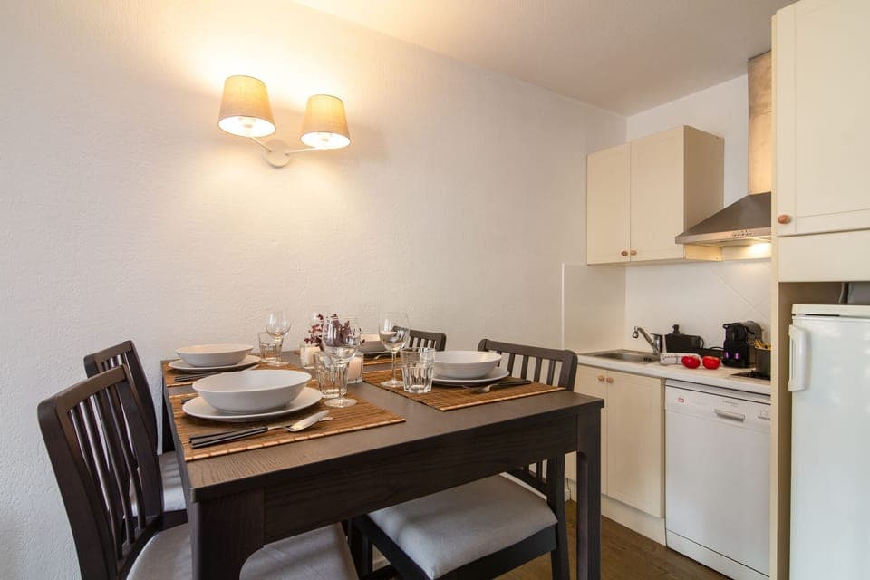 Kitchenette and dining area