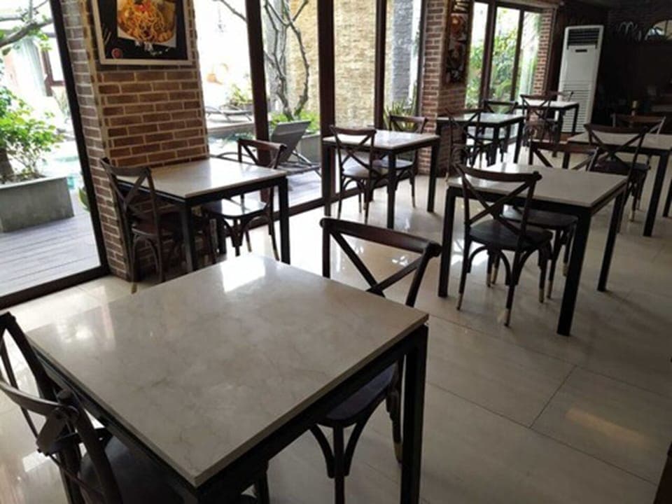 Breakfast, lunch, dinner served; pool views