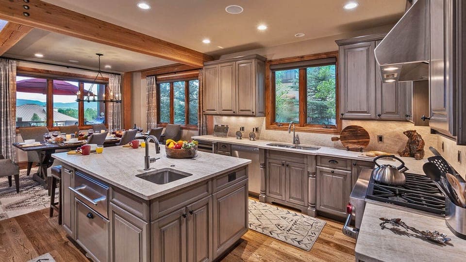 Gourmet kitchen