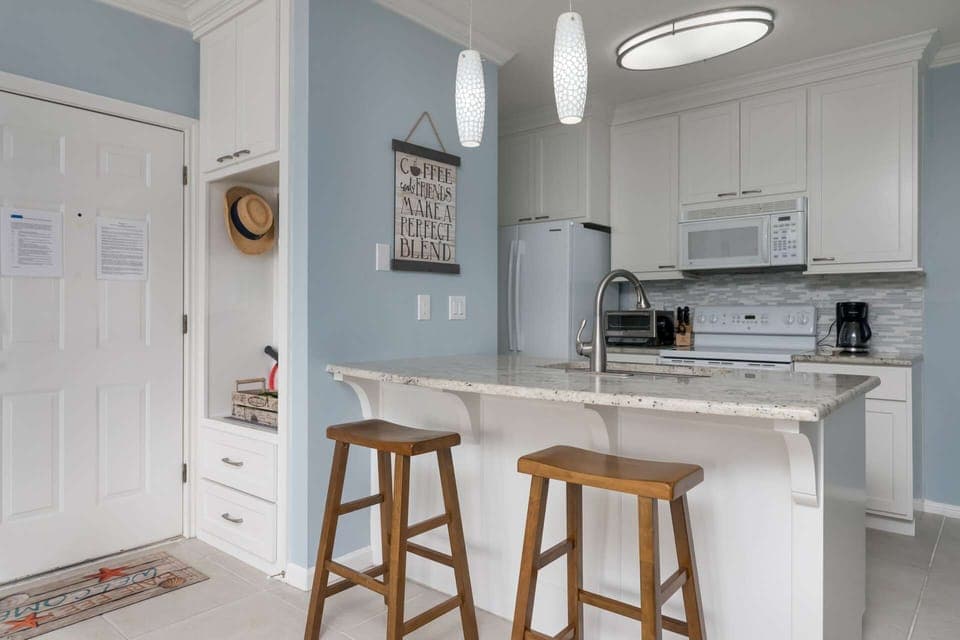 Open floor plan between kitchen and livingroom - barstool seating for afternoon snacks