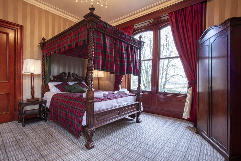 House | 7 bedrooms, iron/ironing board, free WiFi, bed sheets