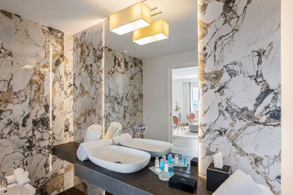 Panoramic Studio Suite, City View | Bathroom | Shower, rainfall showerhead, designer toiletries, hair dryer