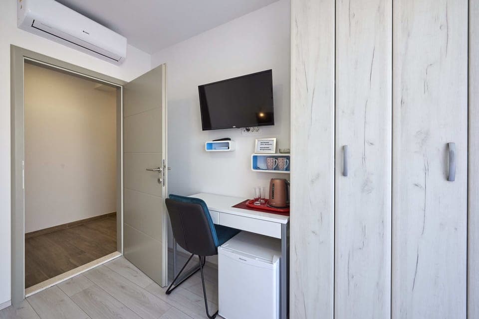 Premium bedding, soundproofing, free WiFi, bed sheets