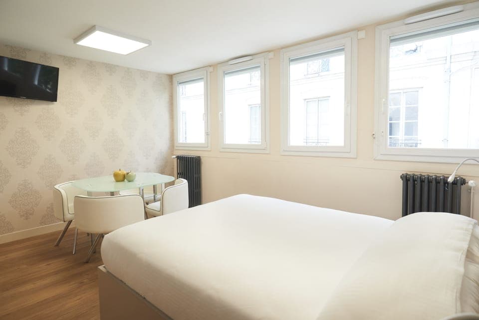 Studio double | Individually decorated, desk, soundproofing, free WiFi