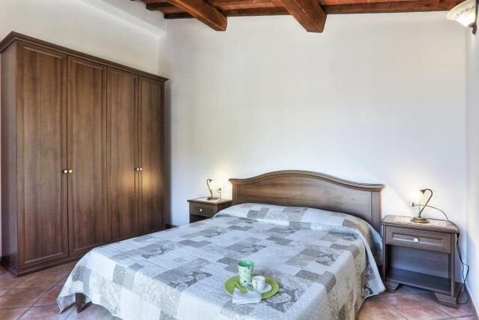 2 bedrooms, bed sheets