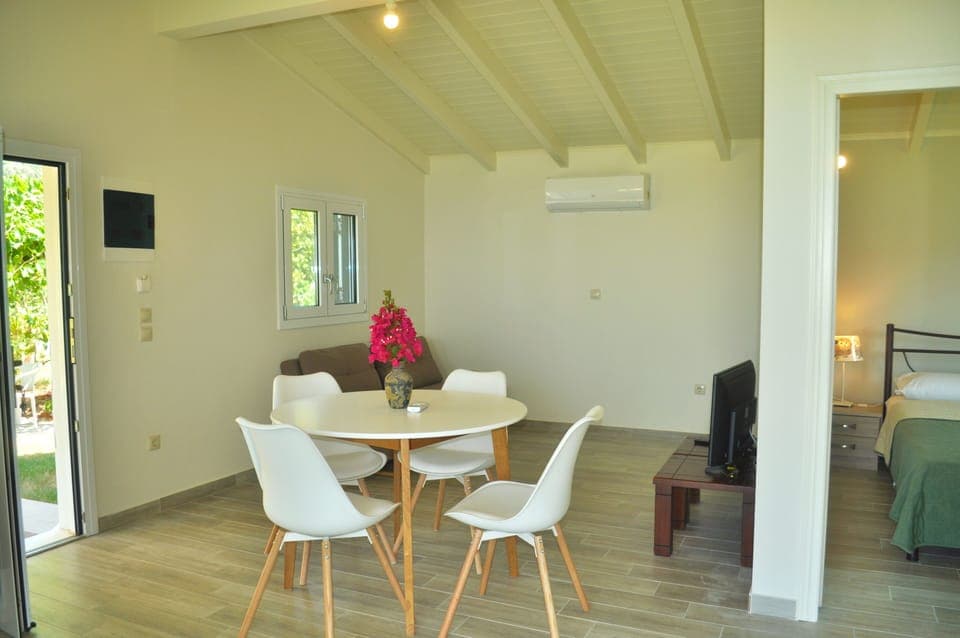 House, 1 Bedroom, Smoking, Patio | 2 bedrooms, bed sheets