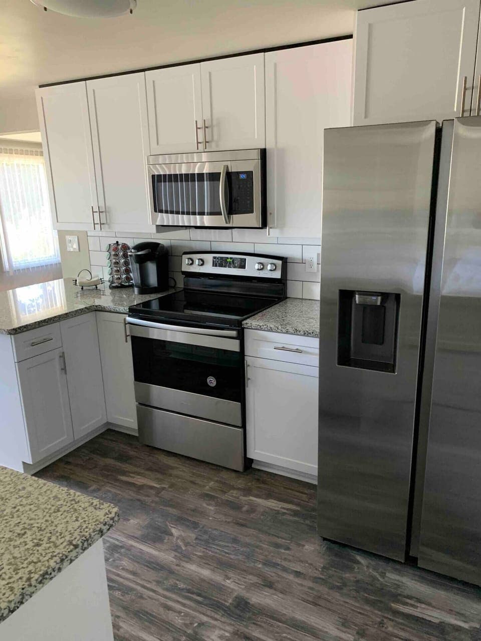 KITCHEN
NEW STAINLESS STEEL APPLIANCES
EVERYTHING YOU NEED IS PROVIDED