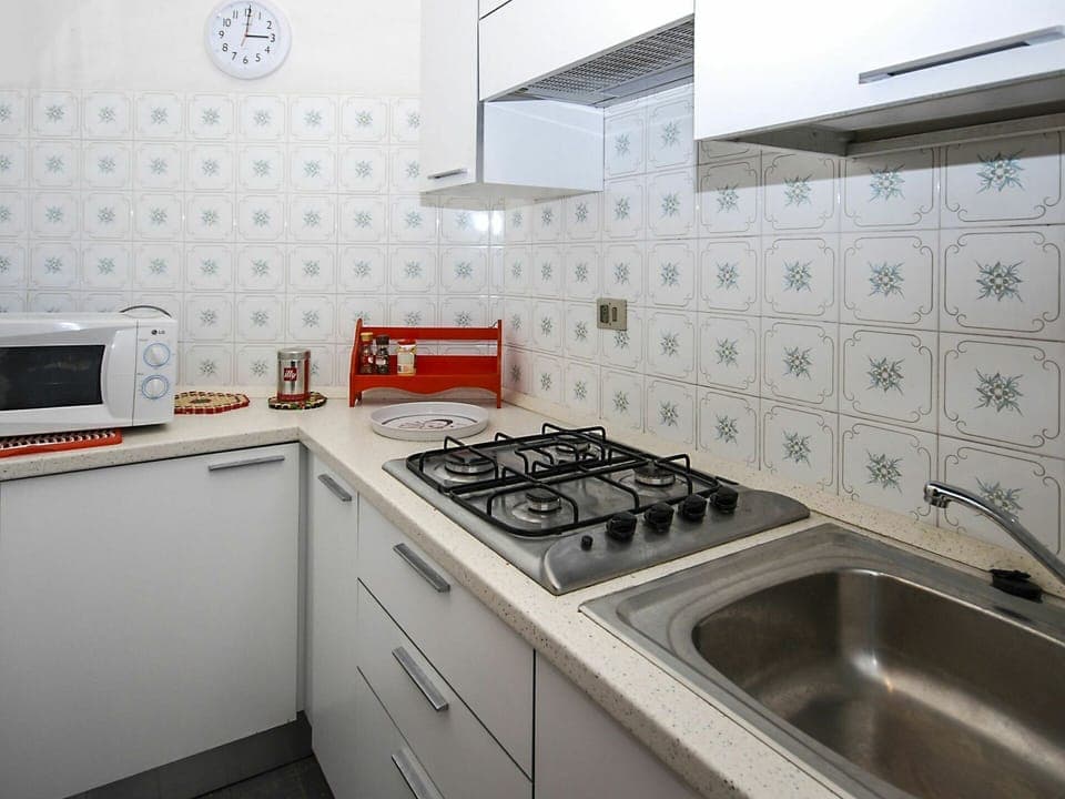 Property, Room, Major Appliance, Kitchen, Cabinetry, Countertop, Furniture, Interior Design, Home Appliance, Sink