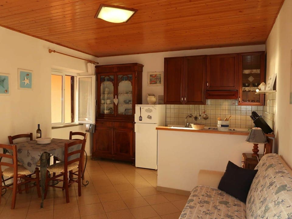 Room, Property, Furniture, Building, Countertop, Ceiling, Cabinetry, Interior Design, Floor, Kitchen