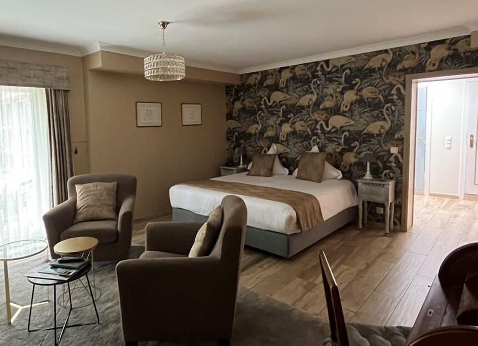 Junior Double Room | Individually decorated, individually furnished, desk, iron/ironing board