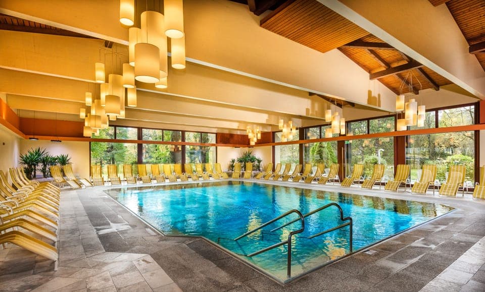 Indoor pool, sun loungers