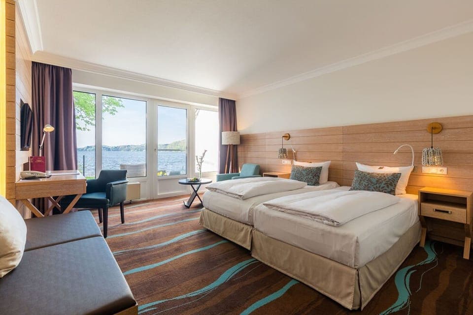 Superior Room | Living area | 32-inch flat-screen TV with cable channels, TV