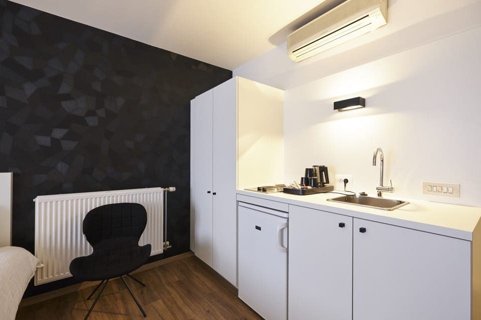 Standard Triple Room | Private kitchenette | Coffee/tea maker, electric kettle