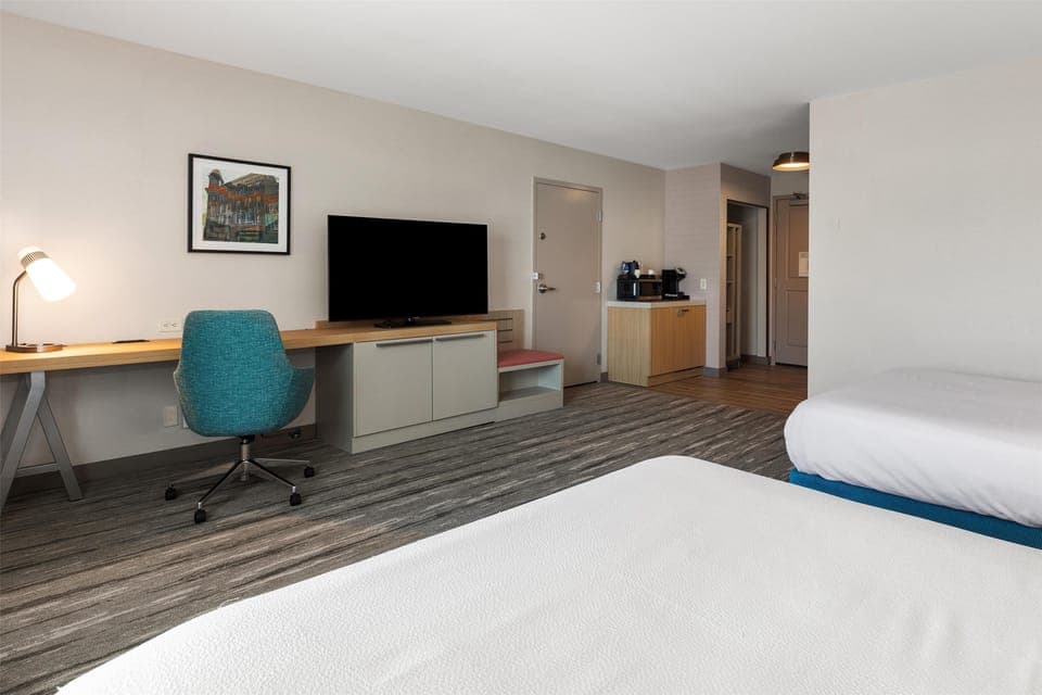 Room | In-room safe, desk, free cribs/infant beds, free rollaway beds