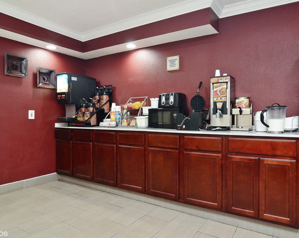 Free daily continental breakfast