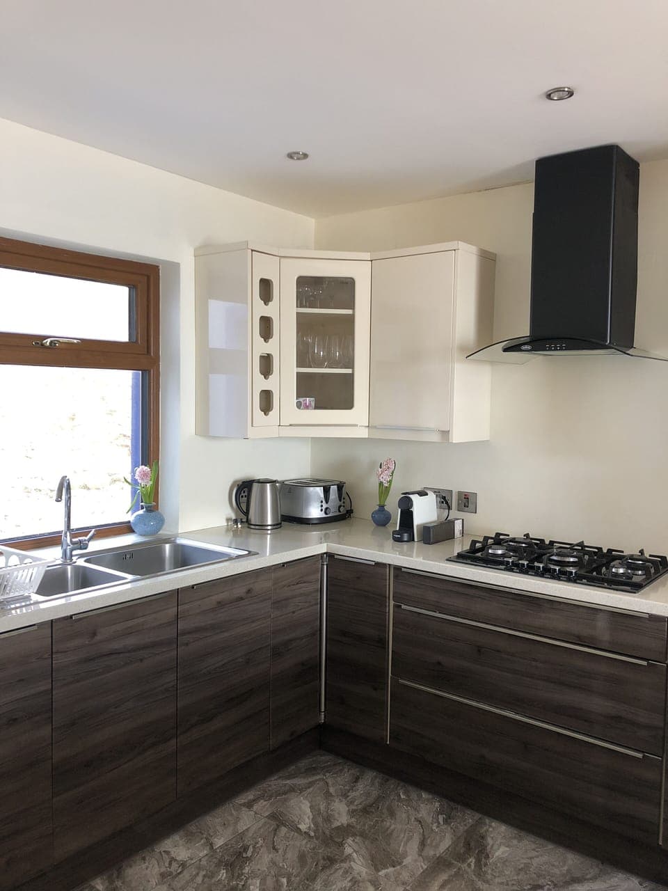 House | Private kitchen | Fridge, microwave, oven, stovetop