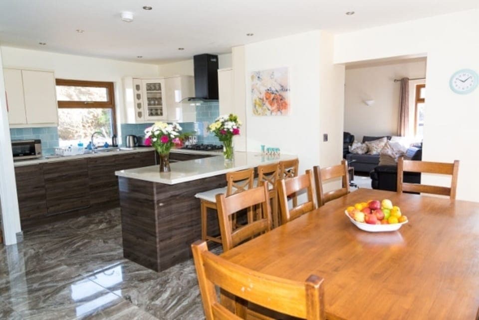 House | Private kitchen | Fridge, microwave, oven, stovetop