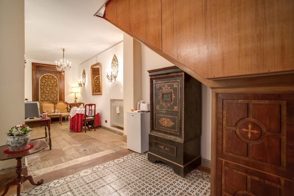 Honeymoon Suite, Jetted Tub | Living area | LED TV, first-run movies, pay movies