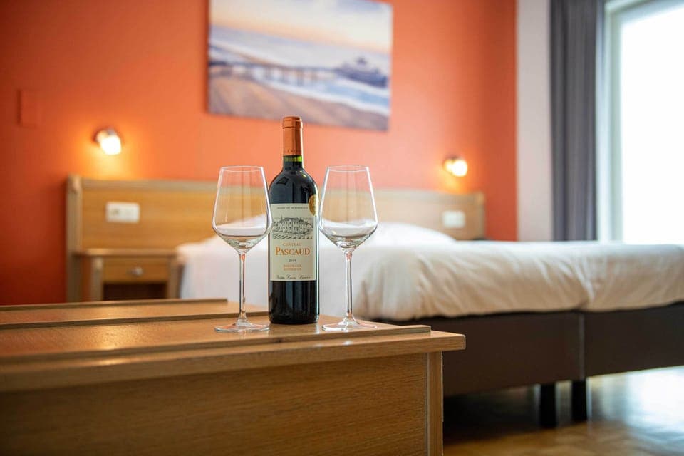 Down comforters, desk, cribs/infant beds, free WiFi