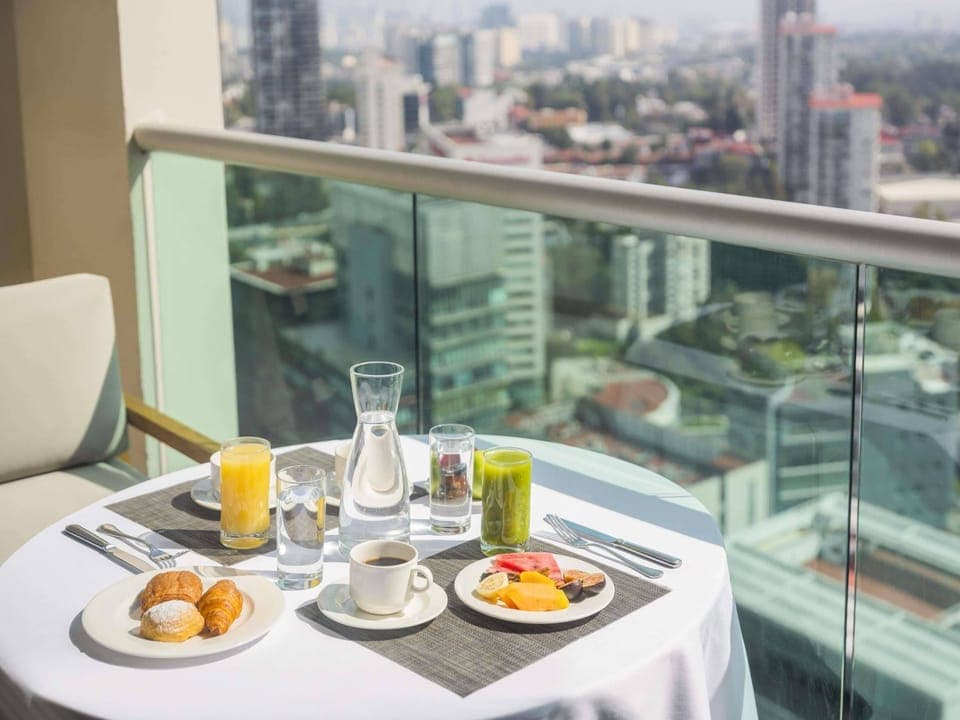 Down comforters, minibar, in-room safe, desk