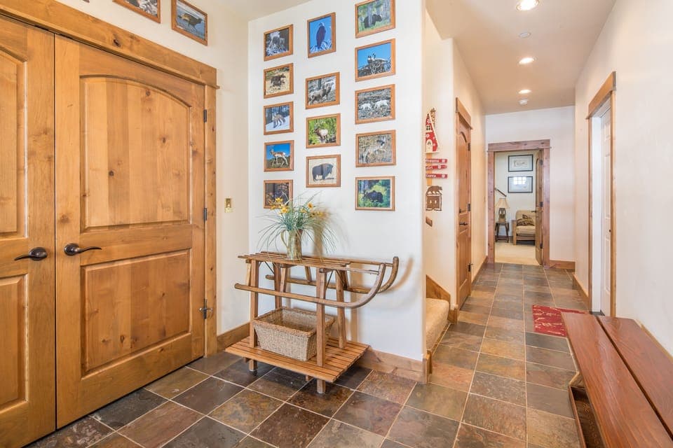 Entryway | Lower Level