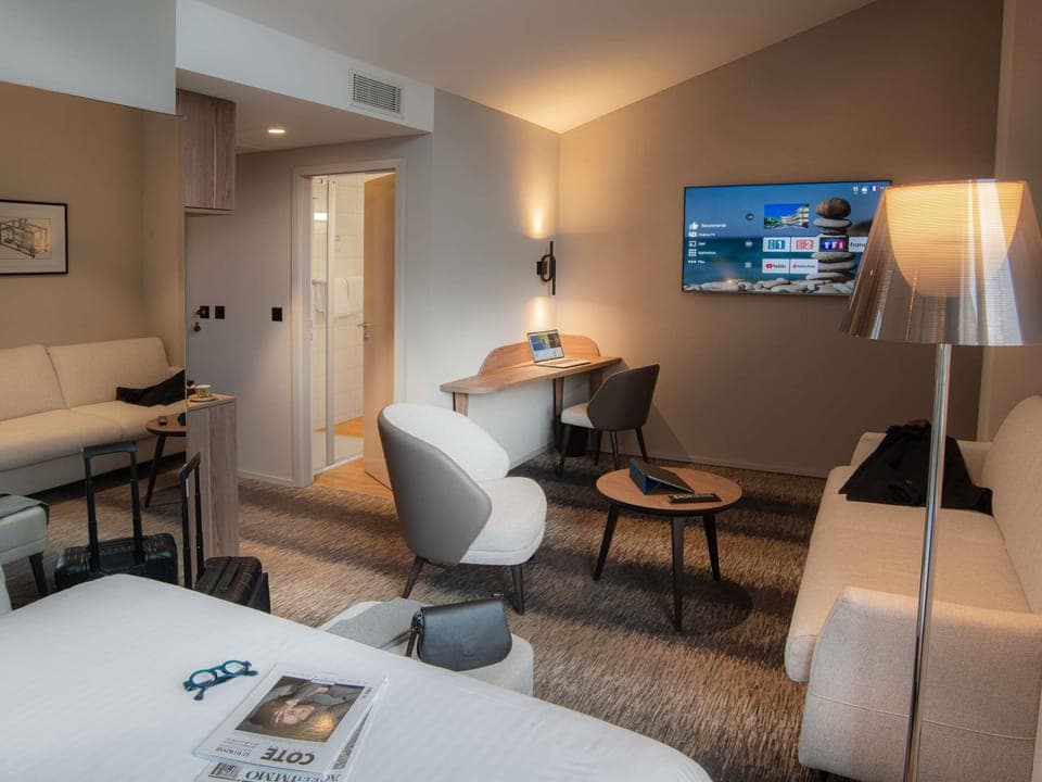 Junior Suite, 1 Double Bed with Sofa bed | Hypo-allergenic bedding, minibar, in-room safe, individually furnished