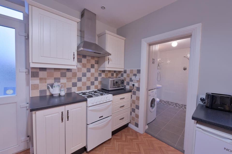 Apartment | Private kitchen | Fridge, microwave, oven, stovetop