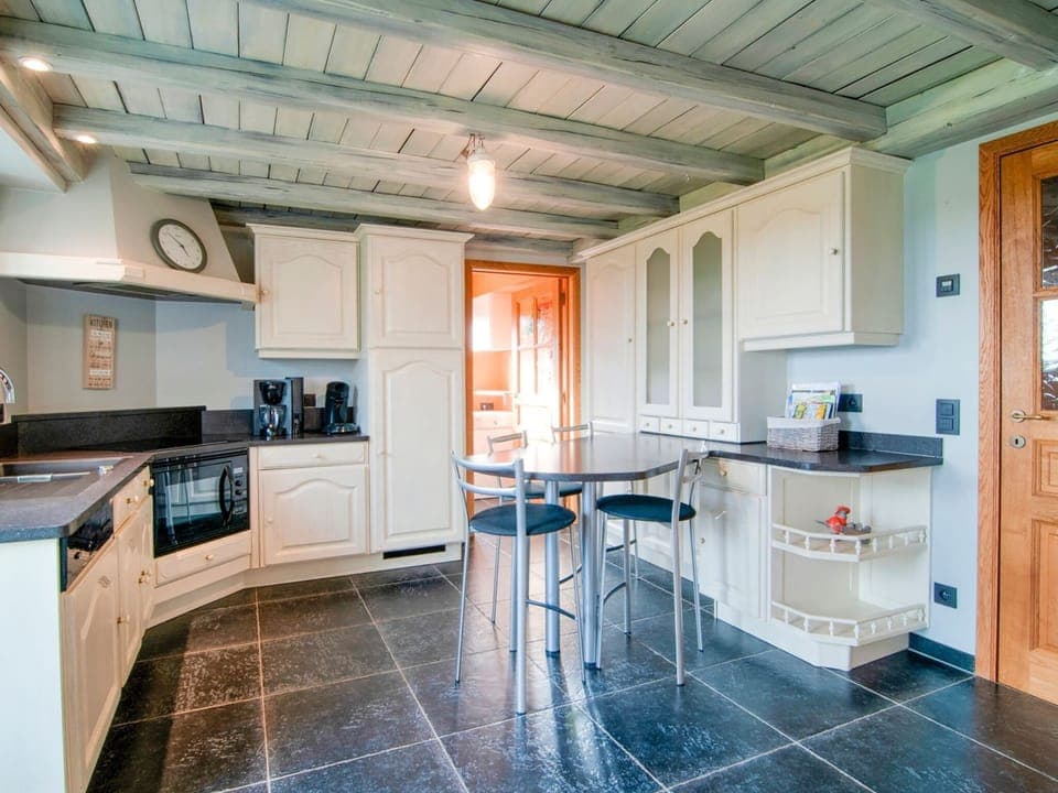 House | Private kitchen | Microwave, stovetop, electric kettle, toaster