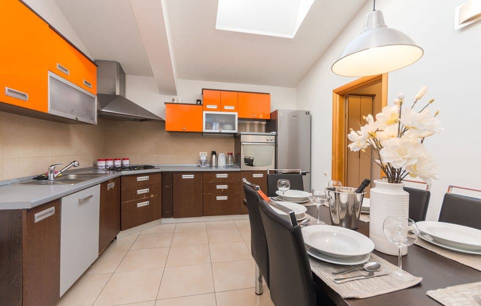 House | Private kitchen | Fridge, oven, stovetop, dishwasher