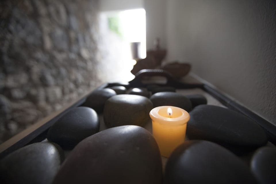 Couples treatment rooms, sauna, hot tub, steam room, body treatments