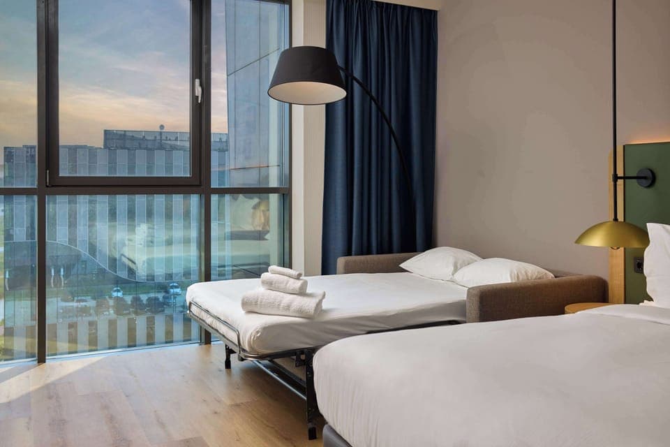 Family Room, 1 King Bed (Family Connect) | Hypo-allergenic bedding, in-room safe, desk, laptop workspace