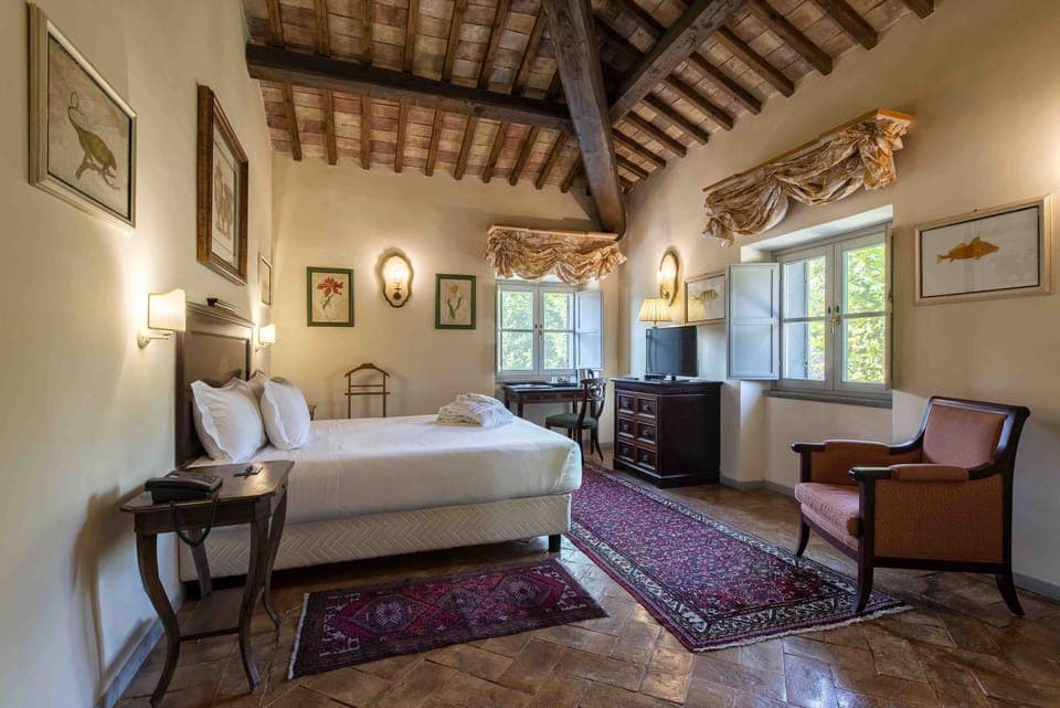 Junior Suite with Spa Access | Minibar, in-room safe, blackout drapes, bed sheets