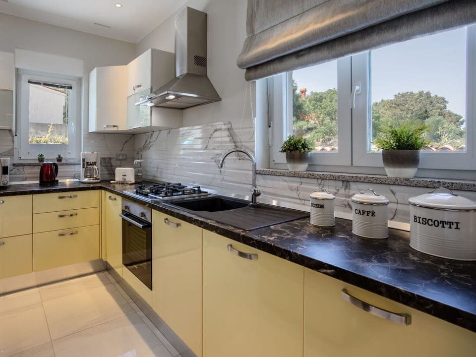 Countertop, Property, Kitchen, Room, Cabinetry, Furniture, Interior Design, Building, Floor, Kitchen Stove