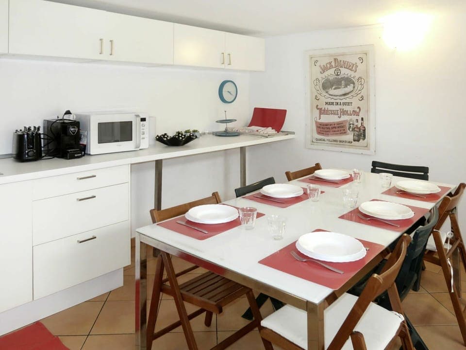 Room, Furniture, Property, Table, Interior Design, Kitchen, Building, House, Floor, Real Estate