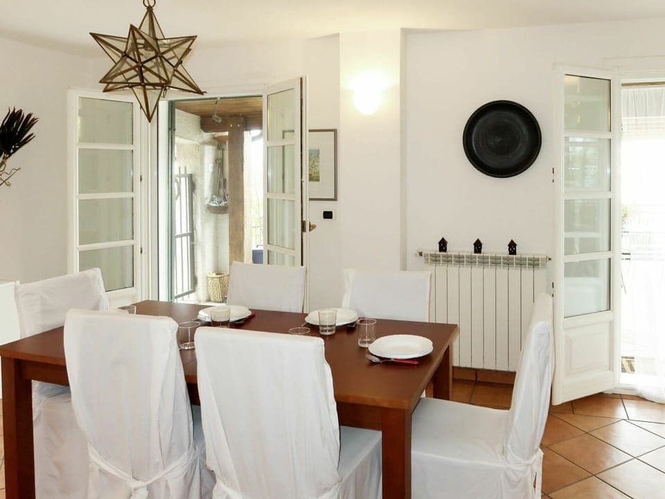 Room, White, Property, Dining Room, Furniture, Interior Design, Floor, Ceiling, Table, Building