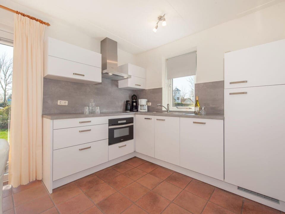 Villa | Private kitchen | Microwave