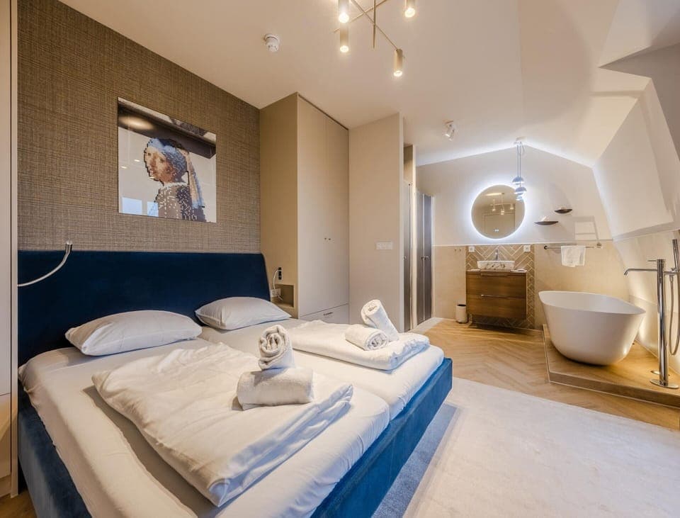 Apartment | 2 bedrooms, individually furnished, bed sheets