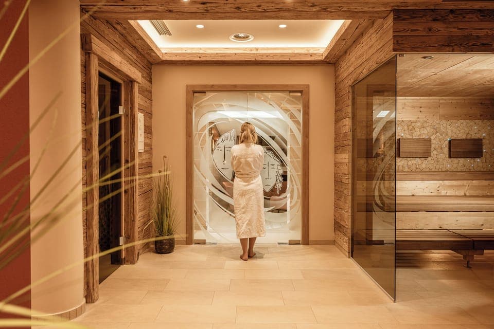 Sauna, steam room, sports massages, massages