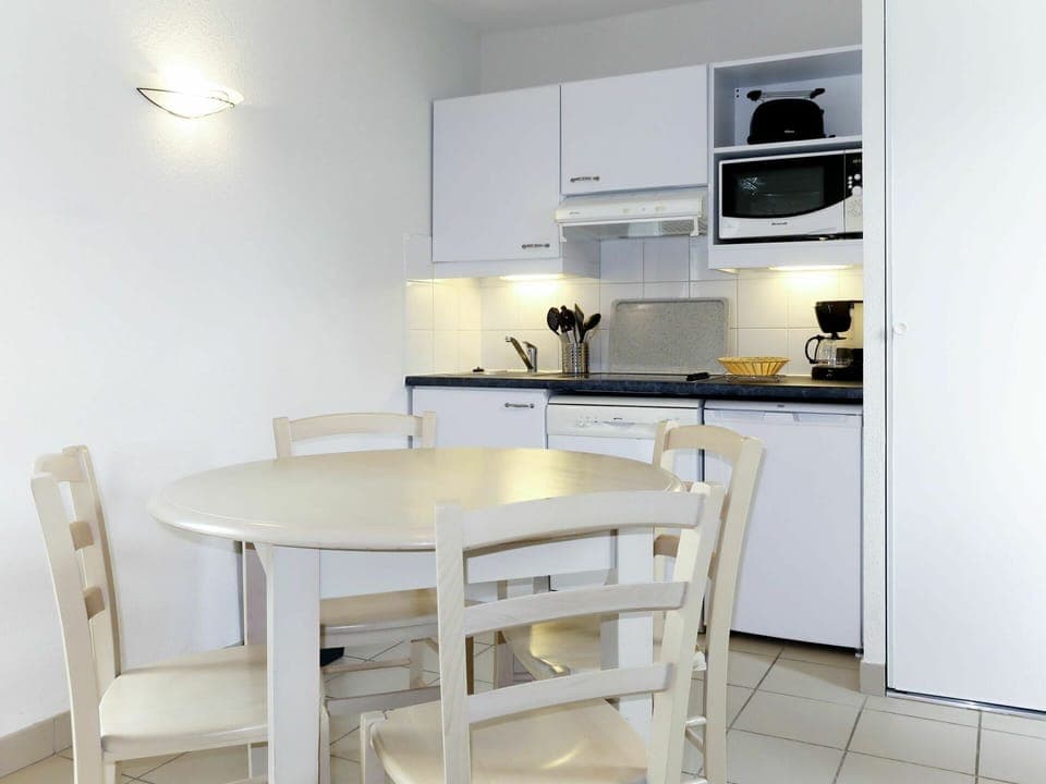 Room, Furniture, Property, White, Interior Design, Kitchen, Building, House, Table, Floor