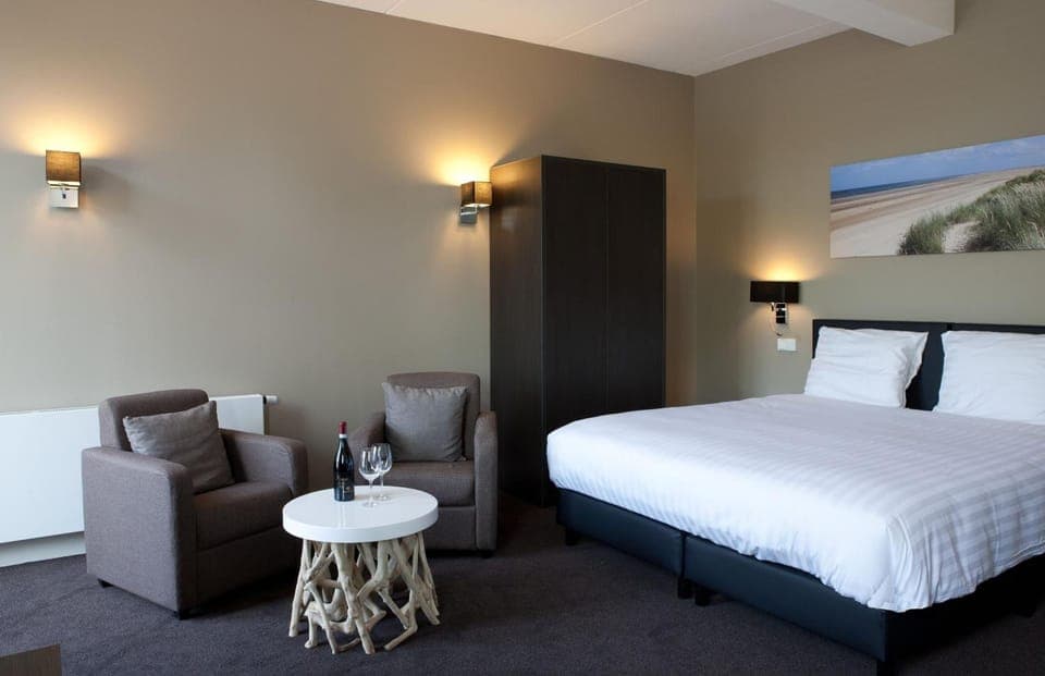 Suite | In-room safe, free WiFi, bed sheets