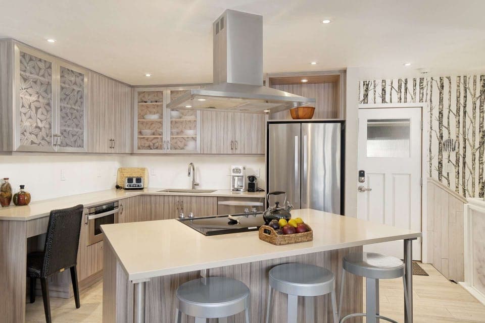 Warm tones and inviting furnishings create a welcoming space for you to spend time with your friends or family.