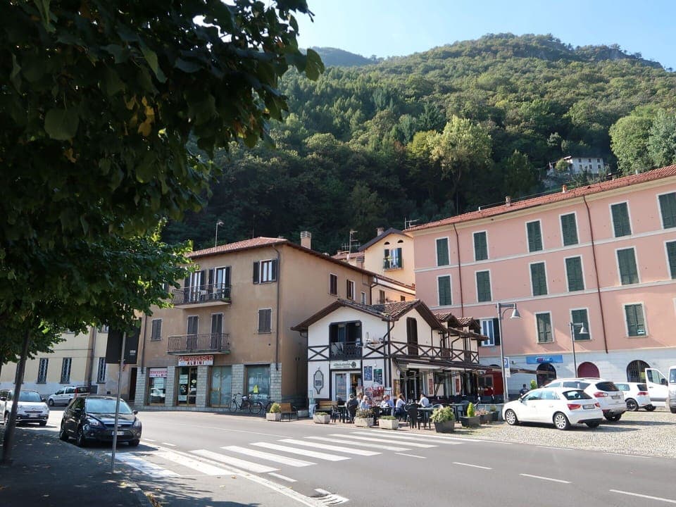 Car, Wheel, Building, Property, Window, Vehicle, Sky, Motor Vehicle