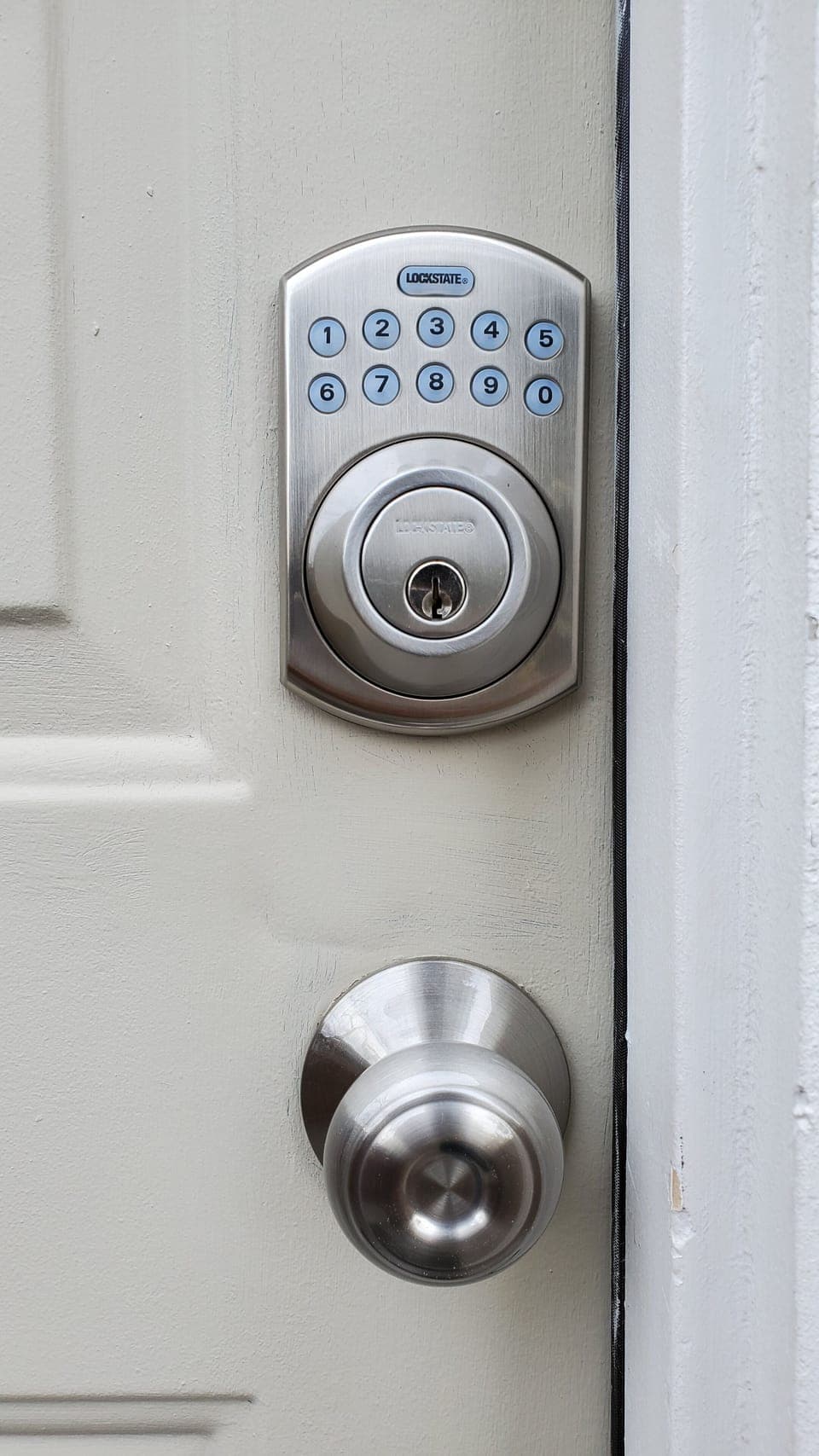 Check-in yourself anytime after 4pm. Enter the code and press "lockstate".